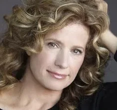 Nancy Travis